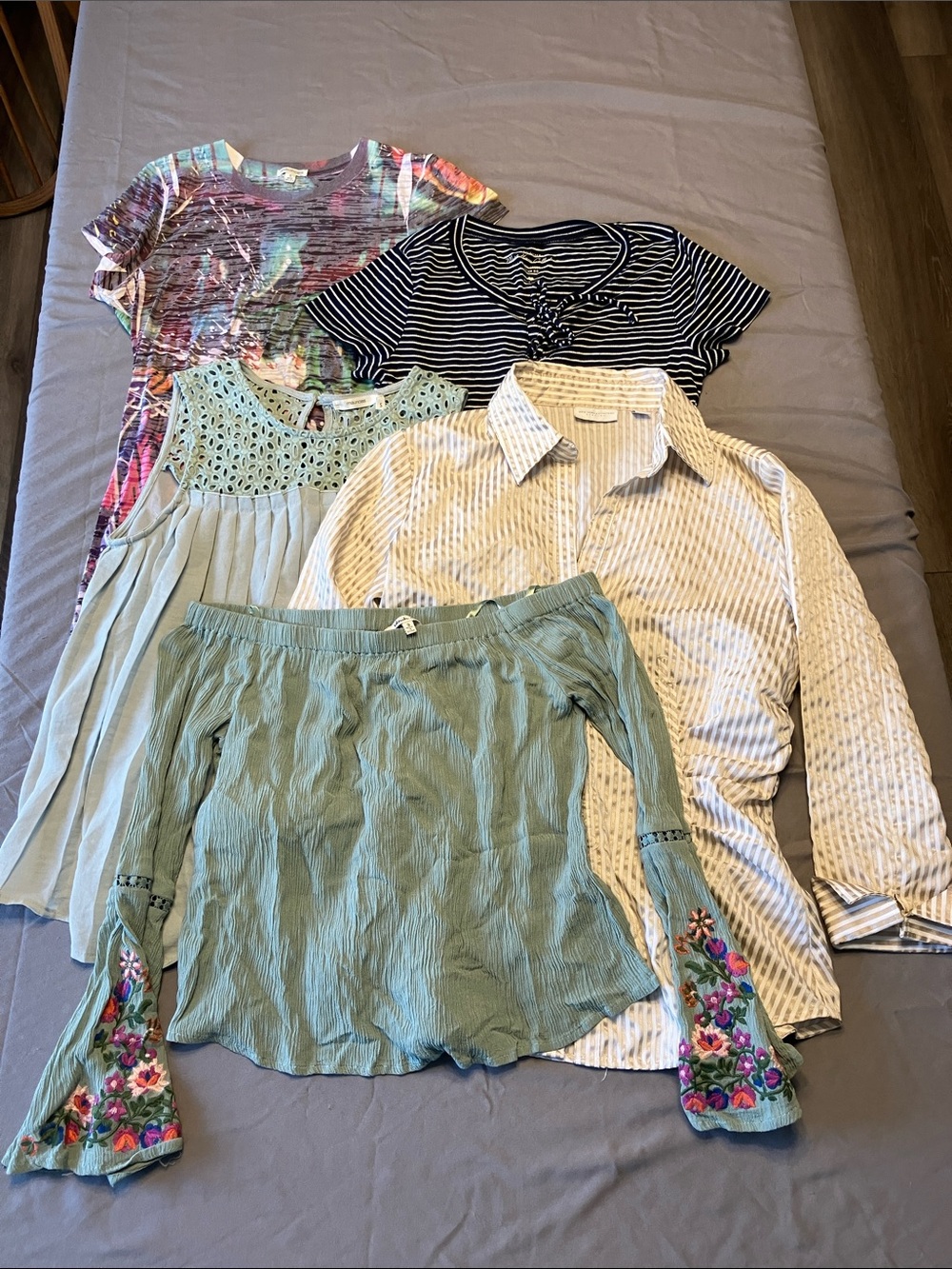 Women’s Shirt Bundle - 5 Shirts - Size S